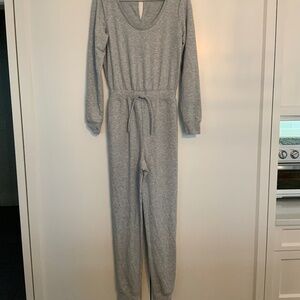 EUC gap jersey jumpsuit